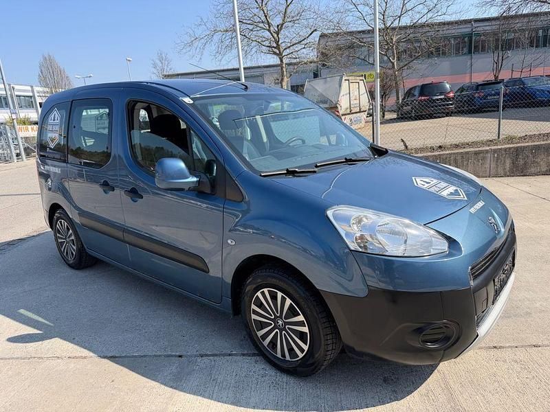 Gebraucht Peugeot Partner Tepee 114 PS (83 kW) 2014 Blau Van / Kleinbus