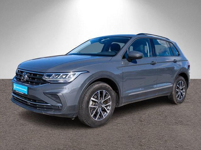 Gebraucht VW Tiguan Life 150 PS (110 kW) 2023 Delfingrau metallic SUV