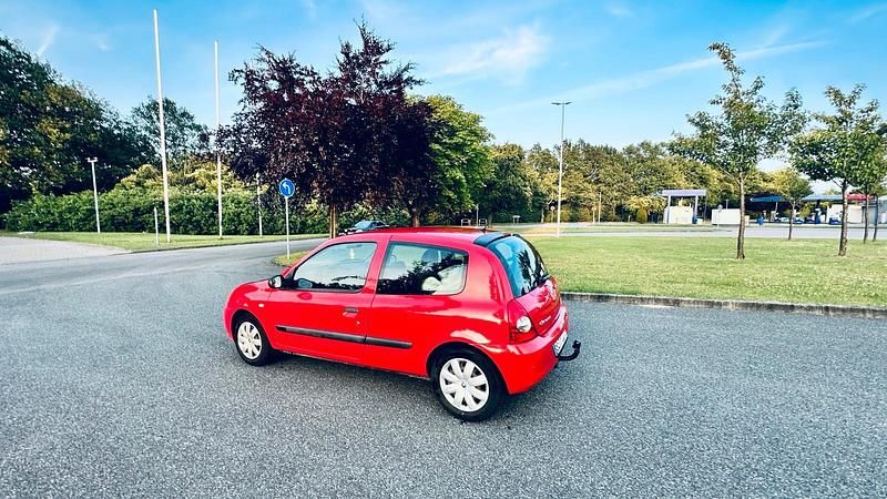 Gebraucht Renault Clio II 60 PS (44 kW) 2005 Rot Kleinwagen