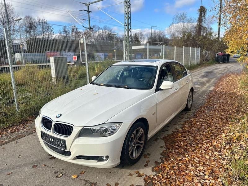Weiß Gebraucht 2010 BMW 320 Limousine | 4.999 € (Superpreis) - Bild 1/4