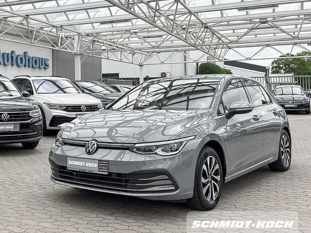 Gebraucht VW Golf VIII Active 150 PS (110 kW) 2022 Mondsteingrau (grau) Limousine