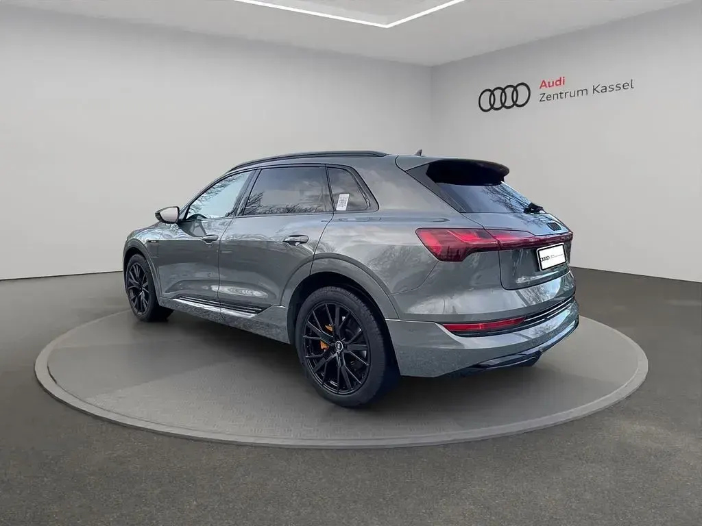 Używany Audi e-tron S-Line 300 kW (408 KM) 2023 Szary SUV