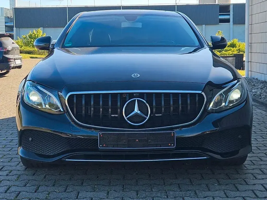 Gebraucht Mercedes E250 211 PS (155 kW) 2018 Schwarz Limousine