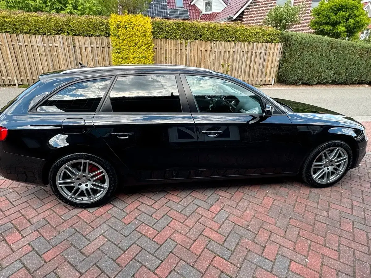 Gebraucht Audi A4 143 PS (105 kW) 2012 Schwarz Kombi