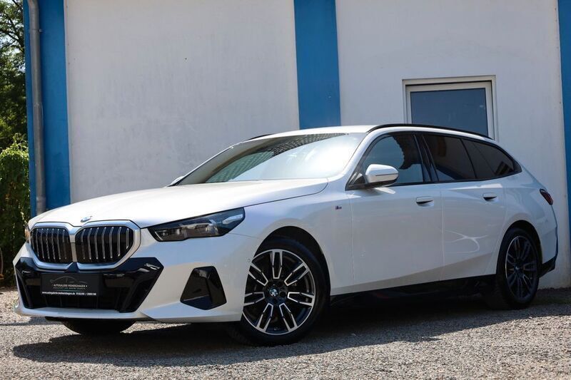 Weiß Gebraucht 2024 BMW 520 M Sport Kombi | 54.750 € (Fairer Preis) - Bild 1/4
