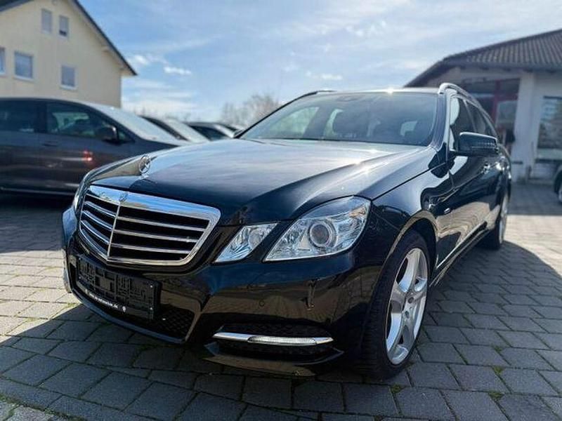 Gebraucht Mercedes E220 Avantgarde 170 PS (125 kW) 2011 Schwarz Kombi