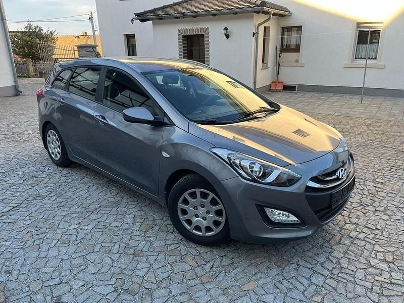 Gebraucht Hyundai i30 Classic 99 PS (72 kW) 2012 Grau Kombi