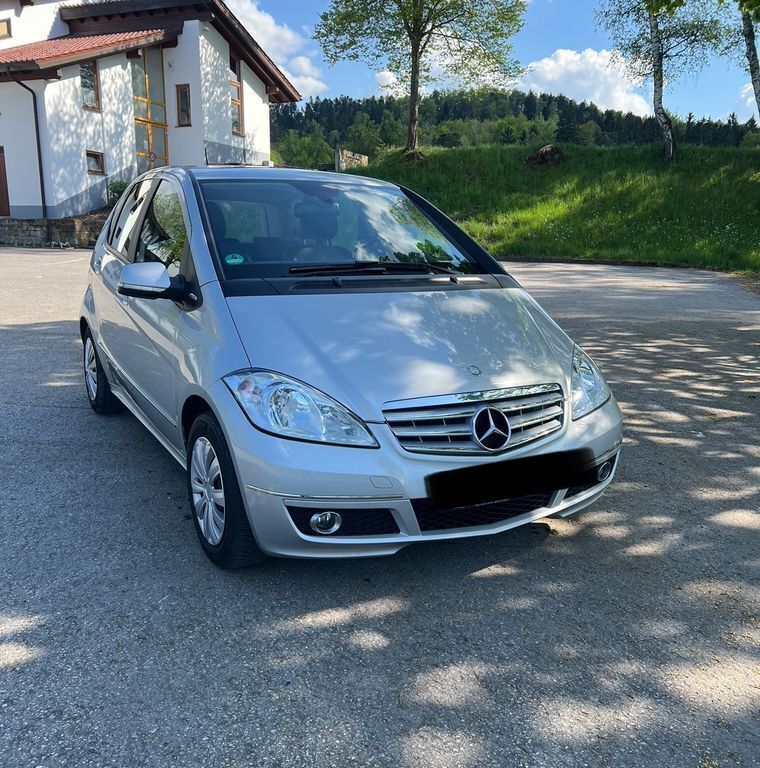 Silber Gebraucht 2012 Mercedes A160 Van / Kleinbus | 2.899 € (Fairer Preis) - Bild 1/4