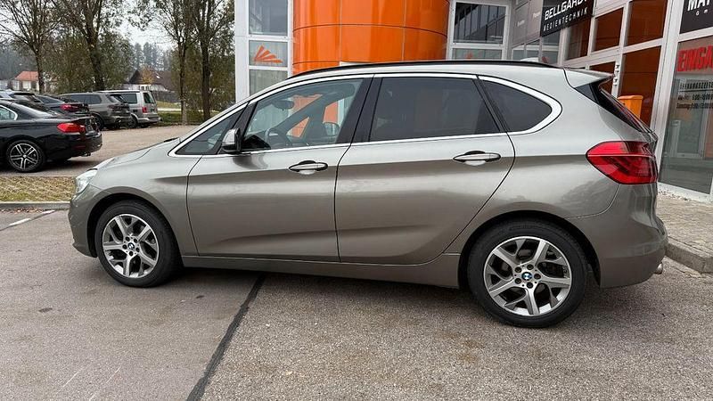 Gebraucht BMW 220 Sport Line 190 PS (139 kW) 2015 Silber Van / Kleinbus