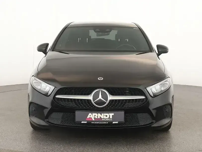 Gebraucht Mercedes A200 Progressive 163 PS (119 kW) 2021 Kosmosschwarz Limousine