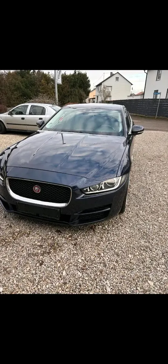 Gebraucht Jaguar XE 180 PS (132 kW) 2016 Blau Limousine
