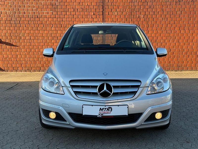 Gebraucht Mercedes B160 95 PS (69 kW) 2009 Silber Van / Kleinbus