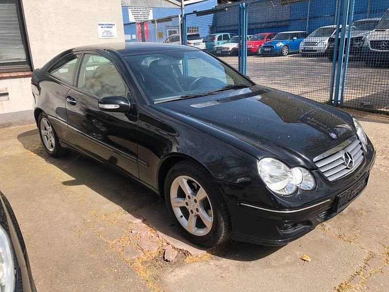 Gebraucht Mercedes C160 122 PS (89 kW) 2006 Schwarz Coupé