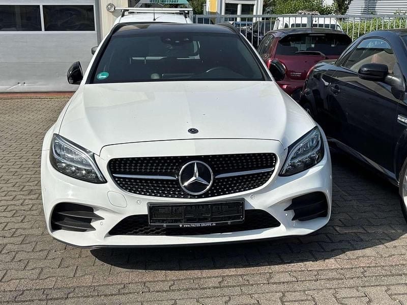 Gebraucht Mercedes C300 AMG 258 PS (189 kW) 2019 Polarweiß Kombi