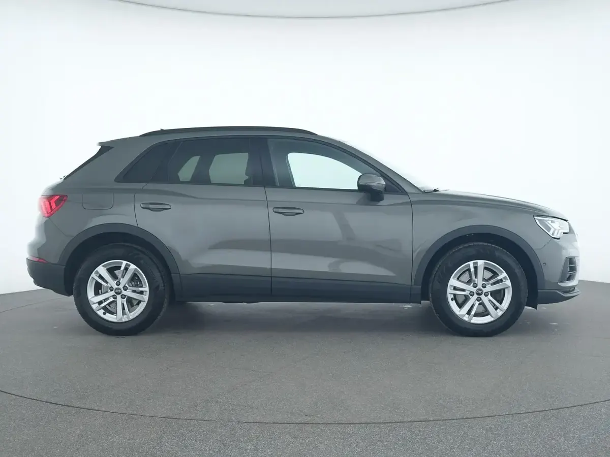 Second-hand Audi Q3 Advanced 200 CP (147 kW) 2022 Gri SUV