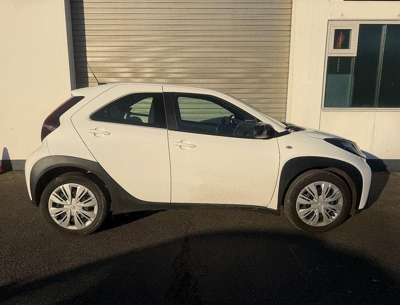 Weiß Gebraucht 2022 Toyota Aygo X X-play SUV | 11.450 € (Guter Preis) - Bild 1/4