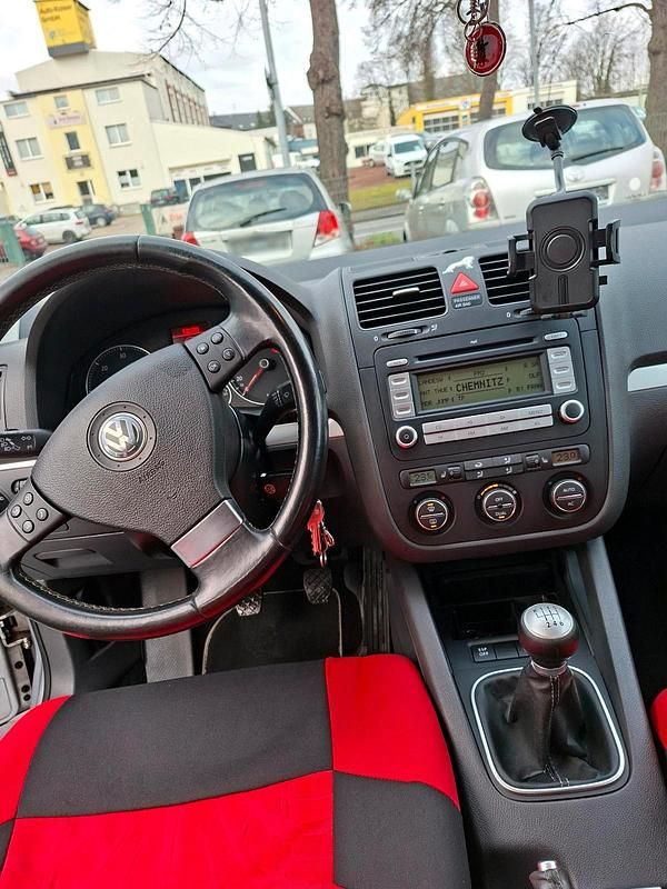 Second-hand VW Golf VI 143 CP (105 kW) 2008 Argintiu Hatchback