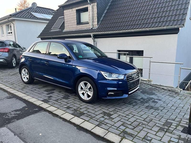 Scubablau metallic Gebraucht 2016 Audi A1 Sportback Kleinwagen | 11.990 € (Fairer Preis) - Bild 1/4