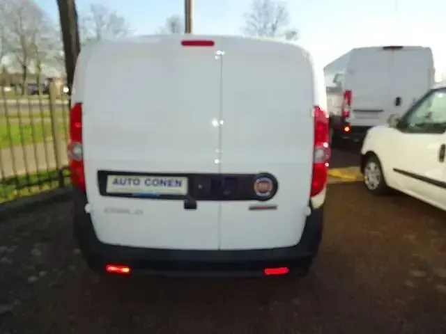 Gebraucht Fiat Doblò 101 PS (74 kW) 2022 Weiß (weiß) Van / Kleinbus