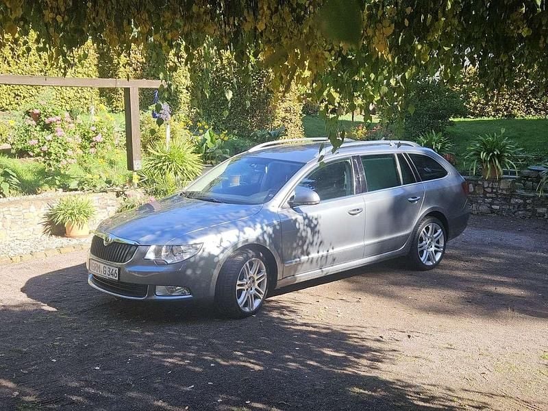 Gebraucht Skoda Superb Elegance 260 PS (191 kW) 2011 Grau Kombi