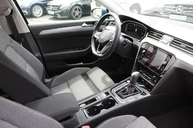 Gebraucht VW Passat Business 190 PS (139 kW) 2023 Blau Kombi