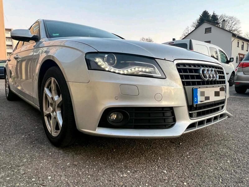 Grau Gebraucht 2009 Audi A4 Kombi | 5.400 € (Etwas zu teuer) - Bild 1/4