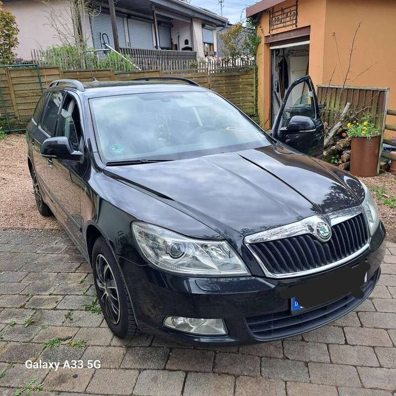Schwarz Gebraucht 2012 Skoda Octavia Style Kombi | 5.000 € (Superpreis) - Bild 1/4