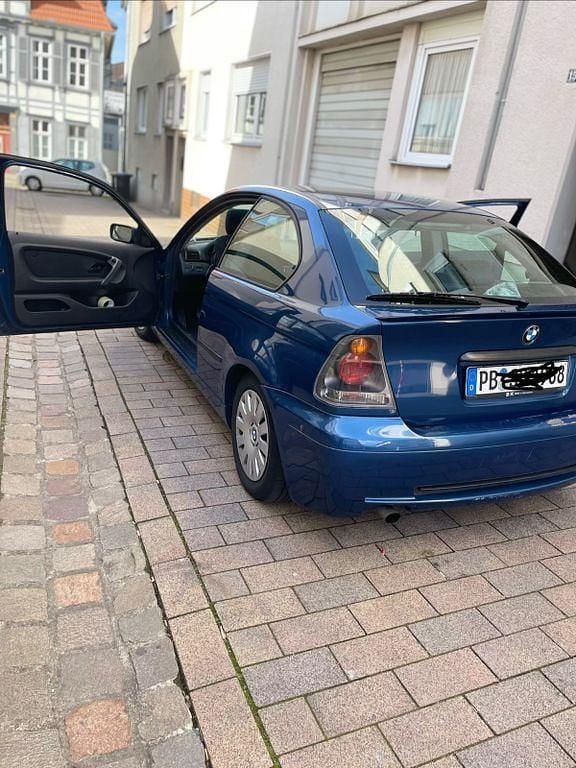 Gebraucht BMW 316 Basis 116 PS (85 kW) 2001 Blau Limousine