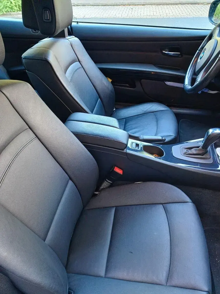 Gebraucht BMW 320 Cabriolet 170 PS (125 kW) 2011 Schwarz Cabrio