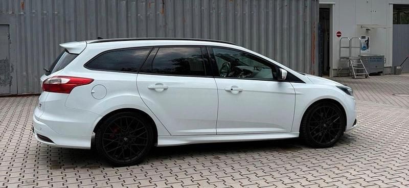 Gebraucht Ford Focus ST 250 PS (183 kW) 2013 Weiß Kombi