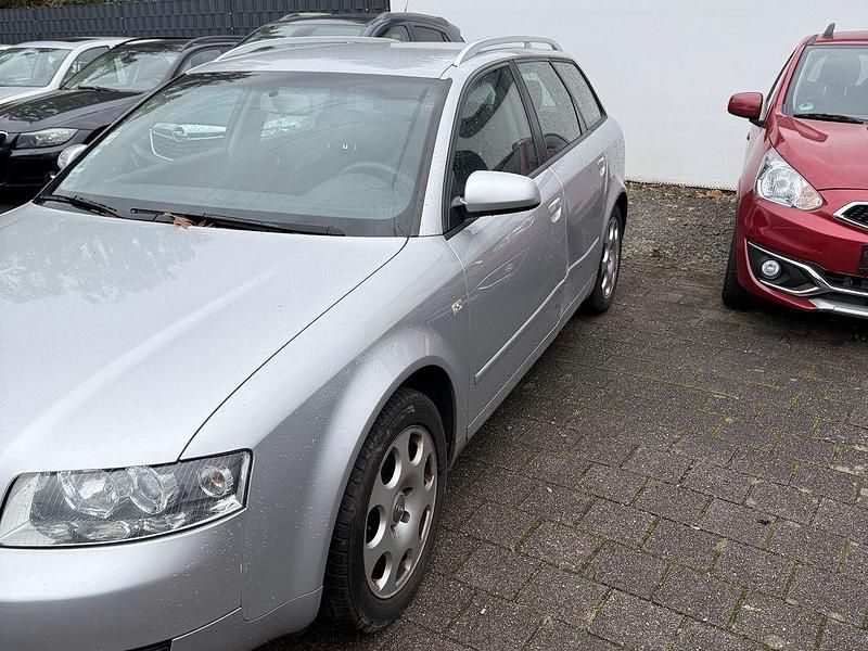 Silber Gebraucht 2004 Audi A4 Limousine | 780 € (Superpreis) - Bild 1/4