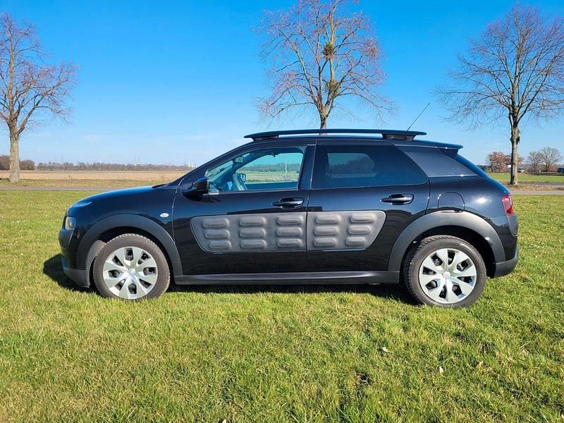 Second-hand Citroën C4 Feel 82 CP (60 kW) 2017 Negru Berlinǎ