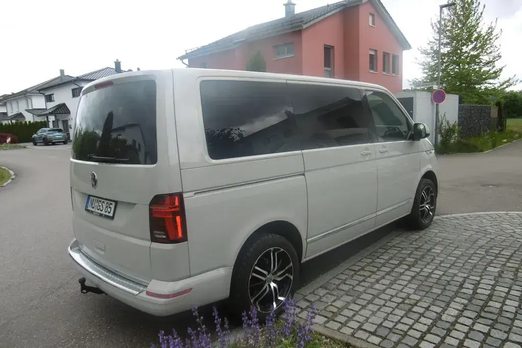 Gebraucht VW Multivan 204 PS (150 kW) 2022 Grau Van / Kleinbus