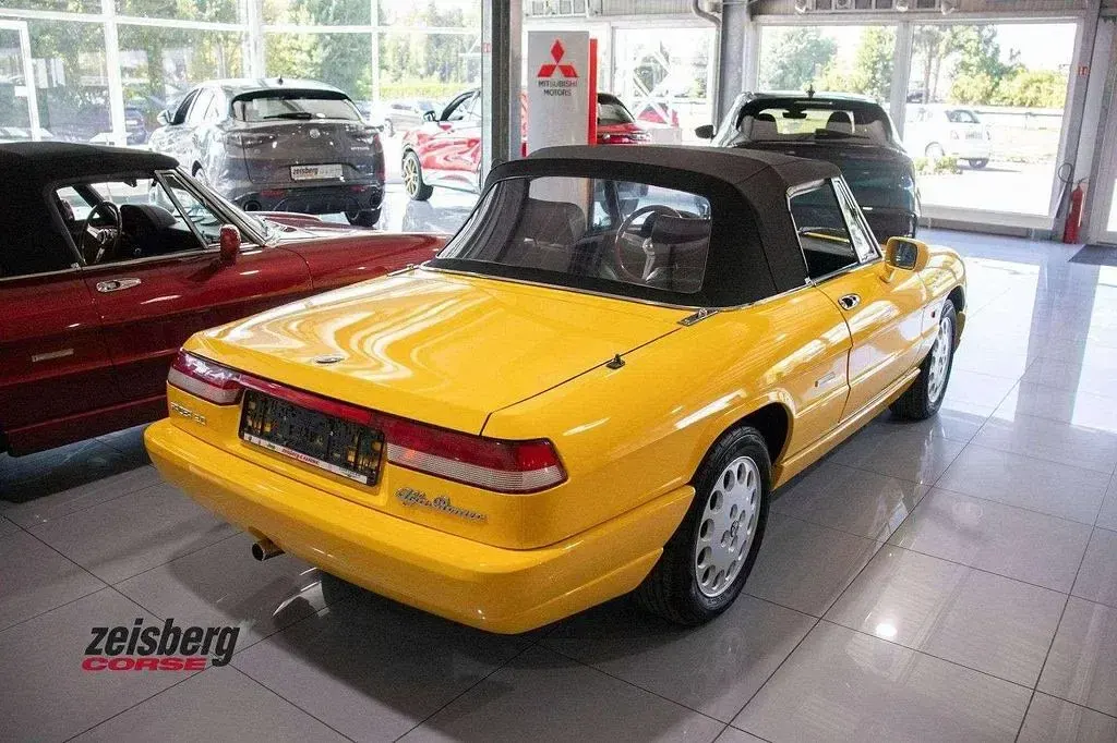 Gebraucht Alfa Romeo Spider 120 PS (88 kW) 1992 Gelb Cabrio