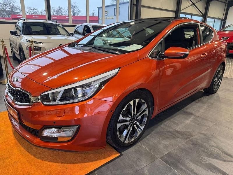 Gebraucht Kia ProCeed 135 PS (99 kW) 2013 Orange Limousine