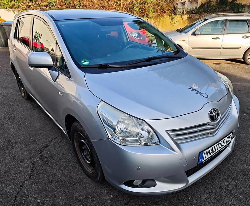 Gebraucht Toyota Verso Edition 132 PS (97 kW) 2012 Silver metallic Van / Kleinbus