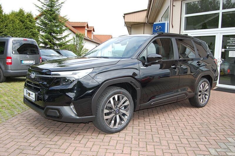Neu Subaru Forester Platinum 136 PS (100 kW) 2025 Schwarz SUV