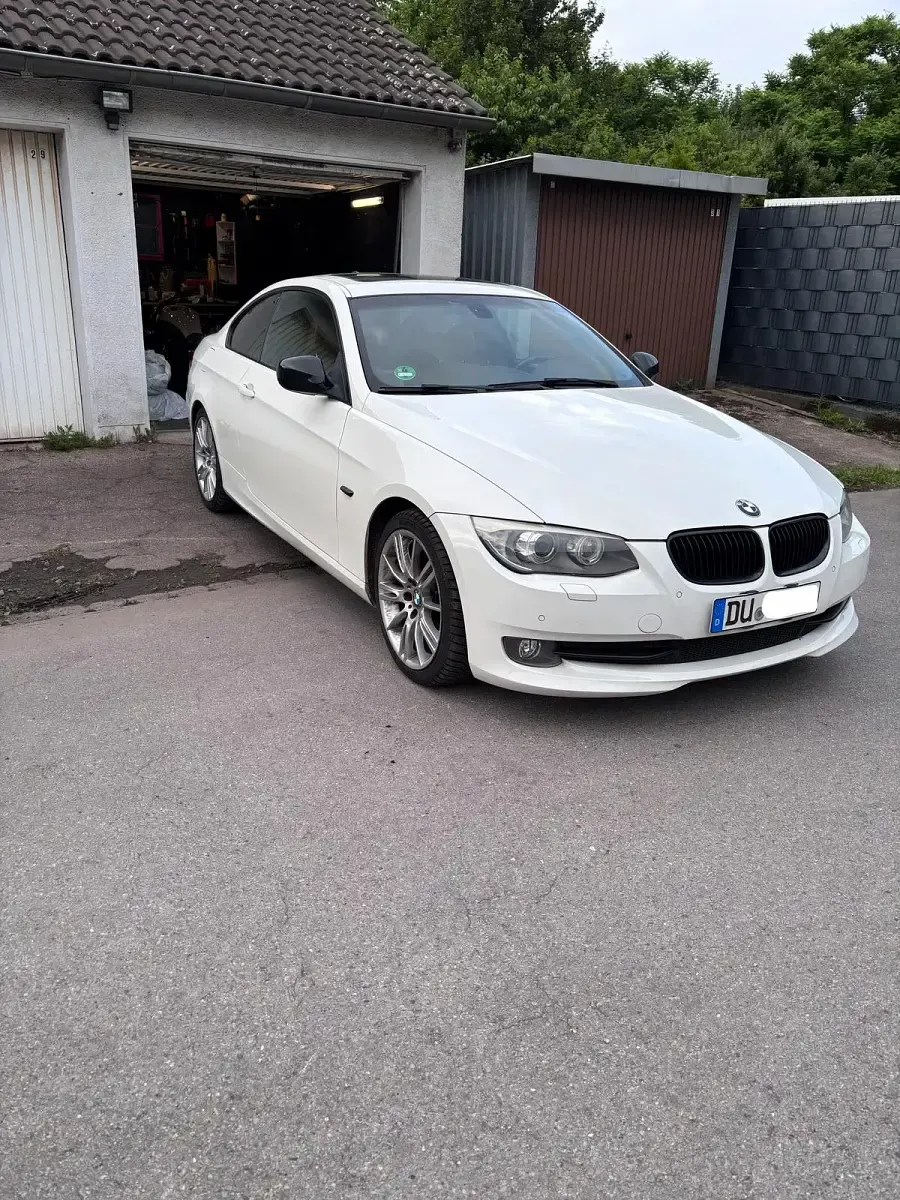 Gebraucht BMW 325 218 PS (160 kW) 2011 Weiß Coupé