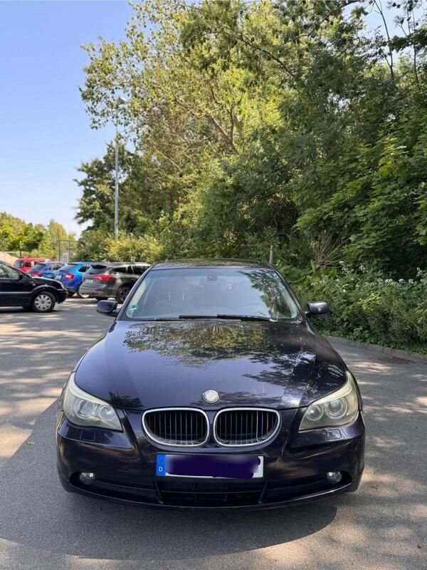 Blau Gebraucht 2004 BMW 520 Limousine | 2.450 € (Superpreis) - Bild 1/4