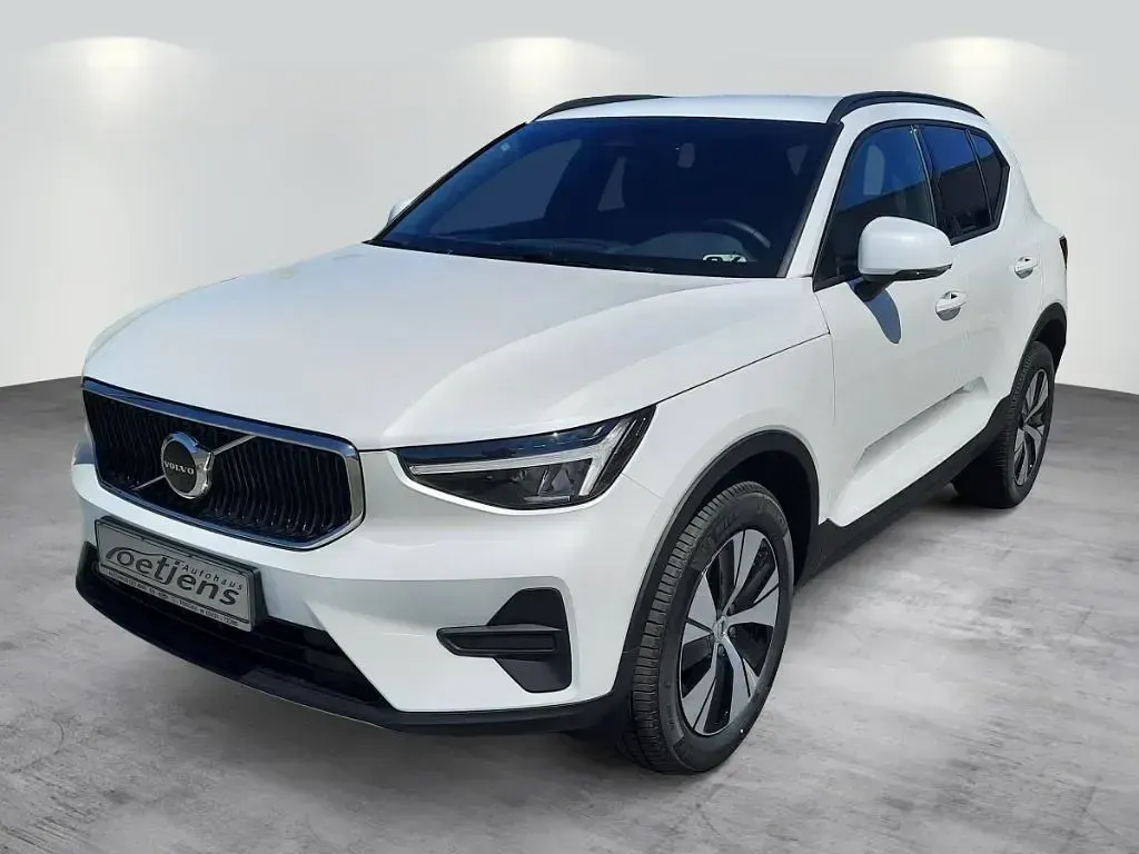 Neu Volvo XC40 Core 163 PS (119 kW) 2026 Crystal white SUV