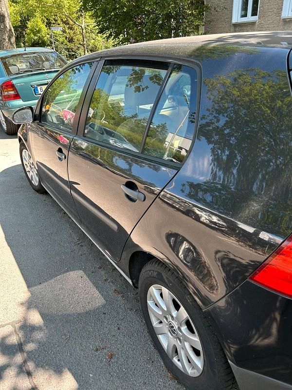 Schwarz Gebraucht 2004 VW Golf V Limousine | 2.499 € (Guter Preis) - Bild 1/4