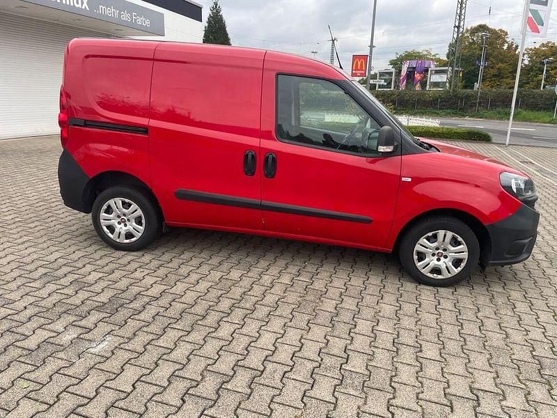 Gebraucht Fiat Doblò Basis 80 PS (58 kW) 2020 Rot Van / Kleinbus