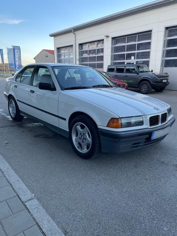 Gebraucht BMW 316 99 PS (72 kW) 1992 Weiß Limousine