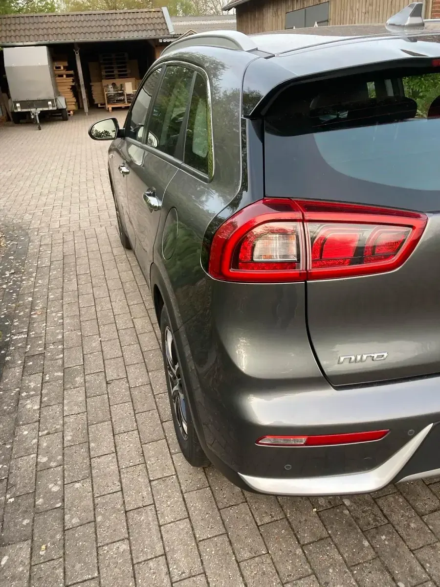 Gebraucht Kia Niro 141 PS (103 kW) 2018 Grau SUV