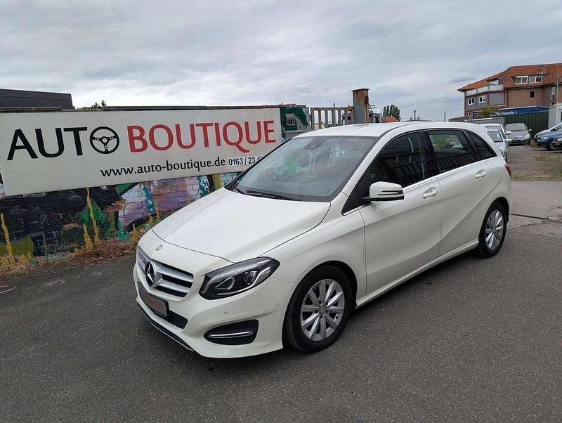 Calcitweiss unilack Gebraucht 2015 Mercedes B180 Van / Kleinbus | 10.200 € (Fairer Preis) - Bild 1/4