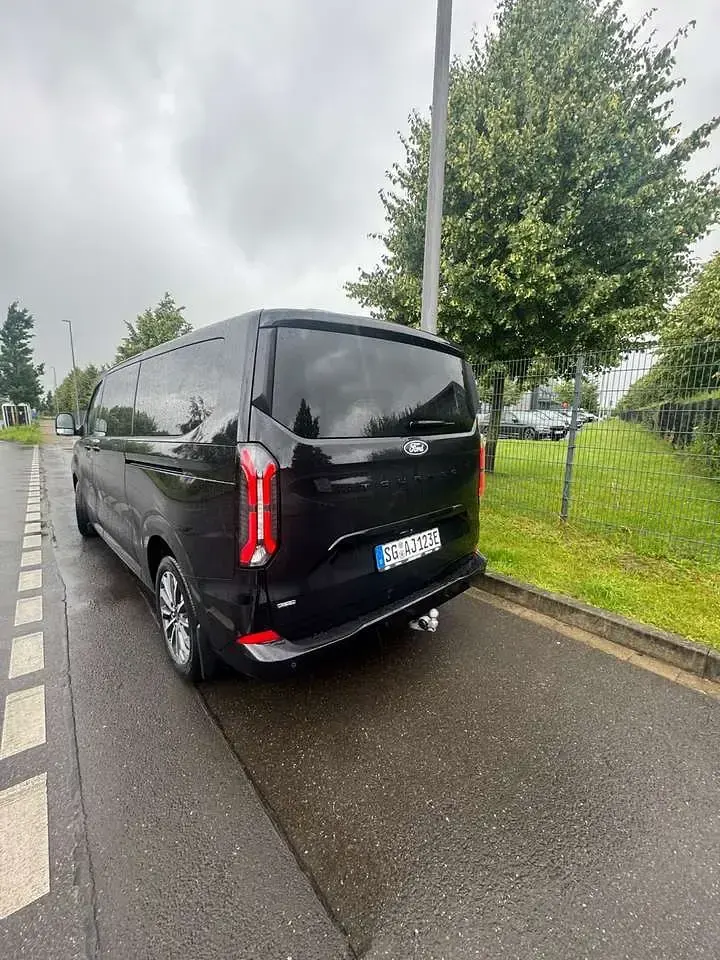 Gebraucht Ford Tourneo Titanium X 232 PS (170 kW) 2026 Schwarz Van / Kleinbus