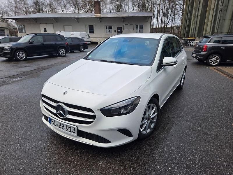 Weiß Gebraucht 2019 Mercedes B220 Progressive Van / Kleinbus | 20.450 € (Guter Preis) - Bild 1/4
