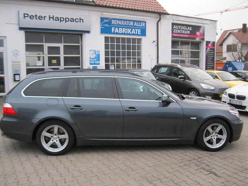 Gebraucht BMW 523 Exclusive 190 PS (139 kW) 2009 Grau Kombi