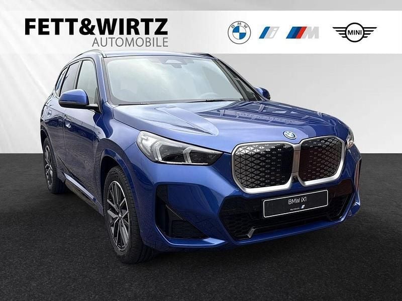 Portimao blau metallic Neu 2025 BMW iX1 M Sport SUV | 52.390 € (Fairer Preis) - Bild 1/3