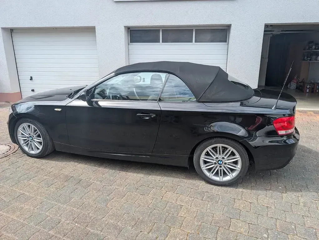 Gebraucht BMW 120 Cabriolet Sport Line 170 PS (125 kW) 2012 Schwarz Cabrio